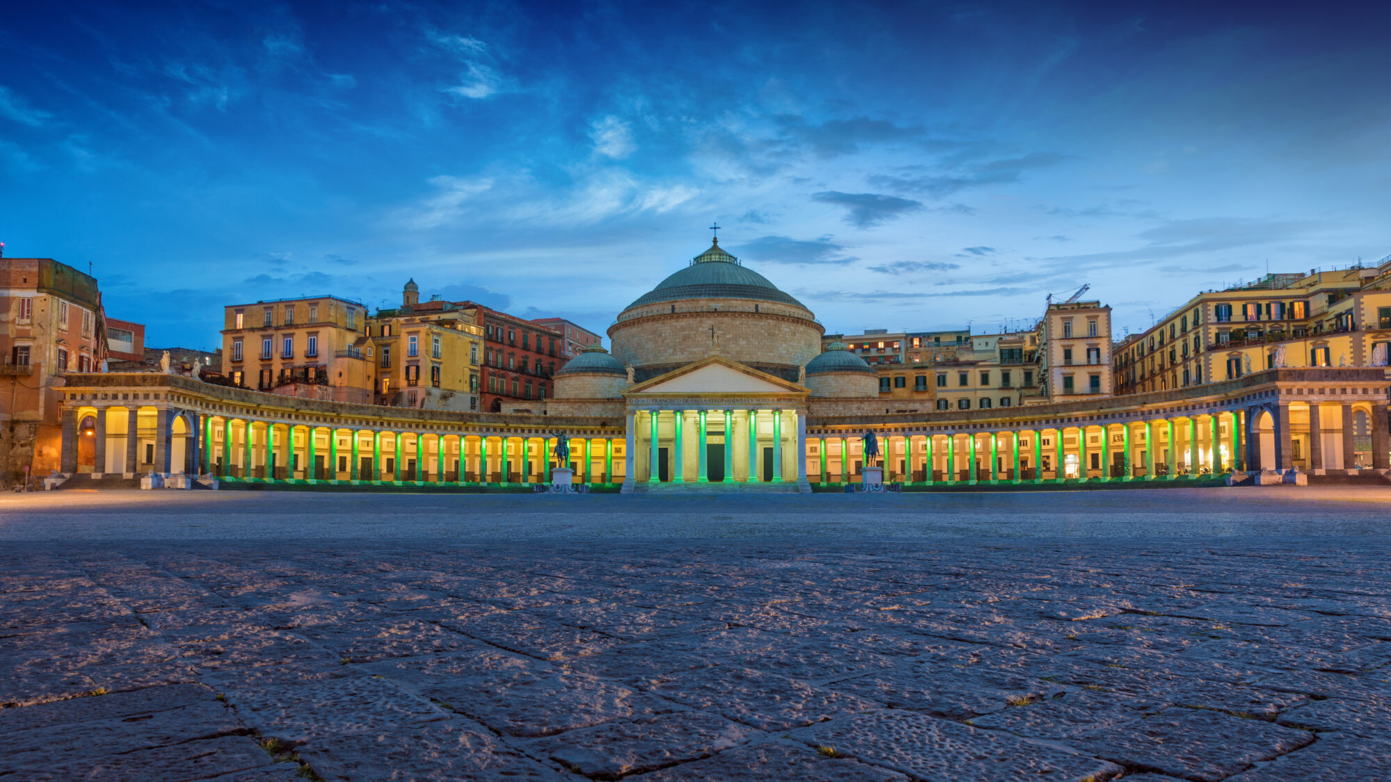 Napoli Piazza Plebiscito 3 (2) viaggi in pullman organizzati