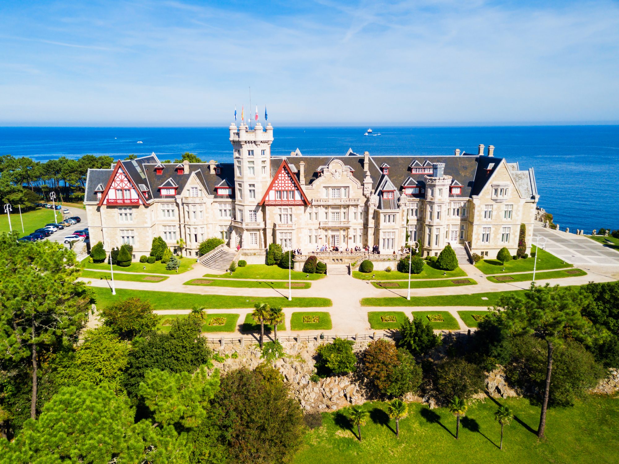 Santander Palazzo della Maddalena - shutterstock_1056855812 viaggi bus organizzati