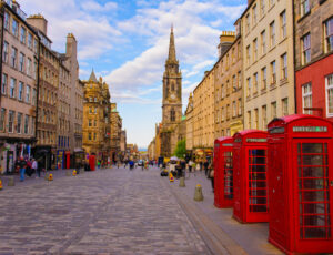 Street,View,Of,Royal,Miles,In,Edinburgh,,Scotland,,Uk