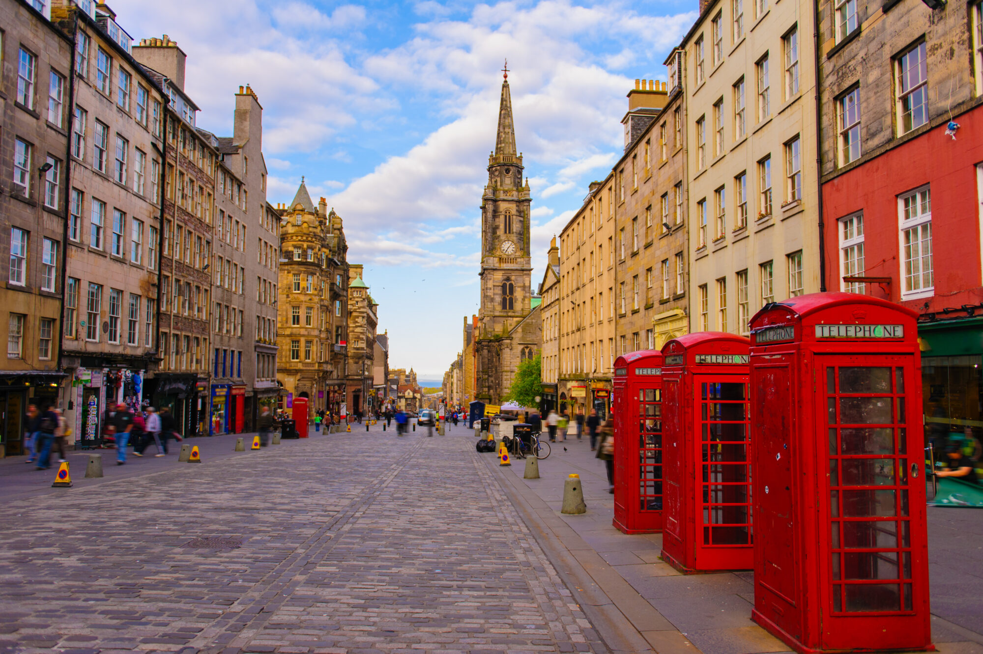 Street,View,Of,Royal,Miles,In,Edinburgh,,Scotland,,Uk