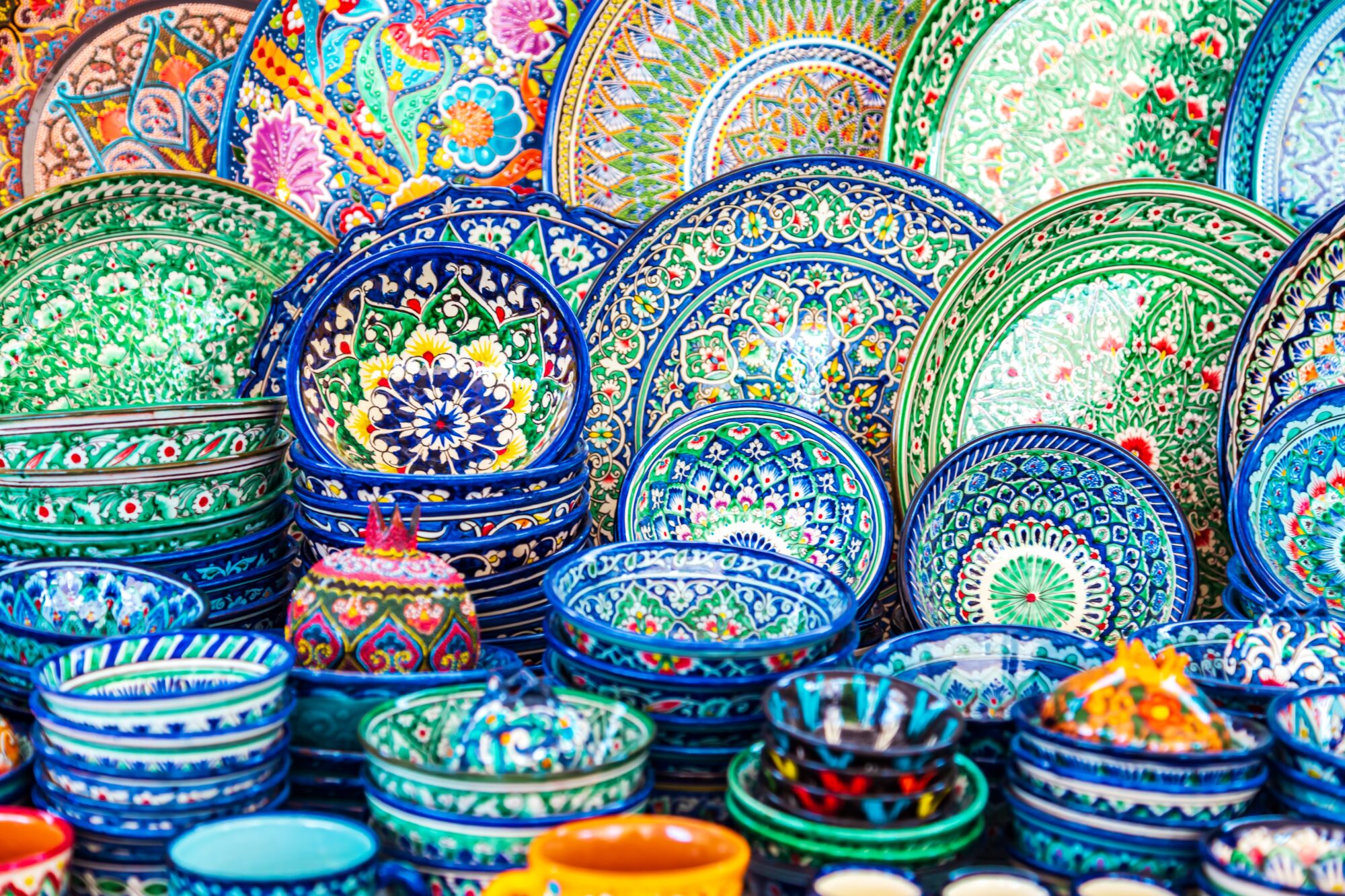 Multicolored,Ceramic,Dishes,With,Oriental,Ornaments,At,The,Siab,Bazaar Multicolored,Ceramic,Dishes,With,Oriental,Ornaments,At,The,Siab,Bazaar