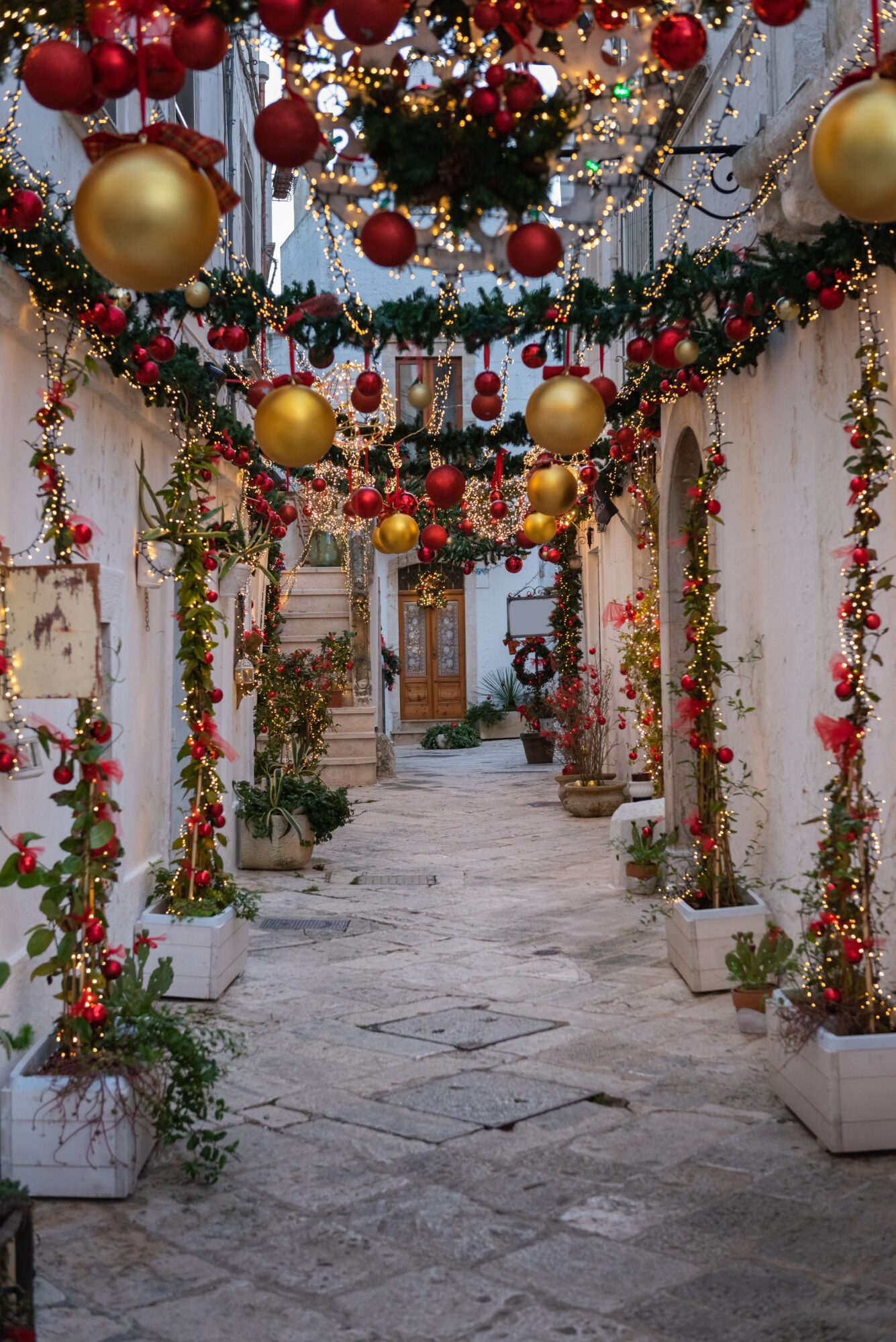Christmas,Atmosphere,In,The,Little,Town,Locorotondo,In,Puglia,,Italy tour in pullman Matera