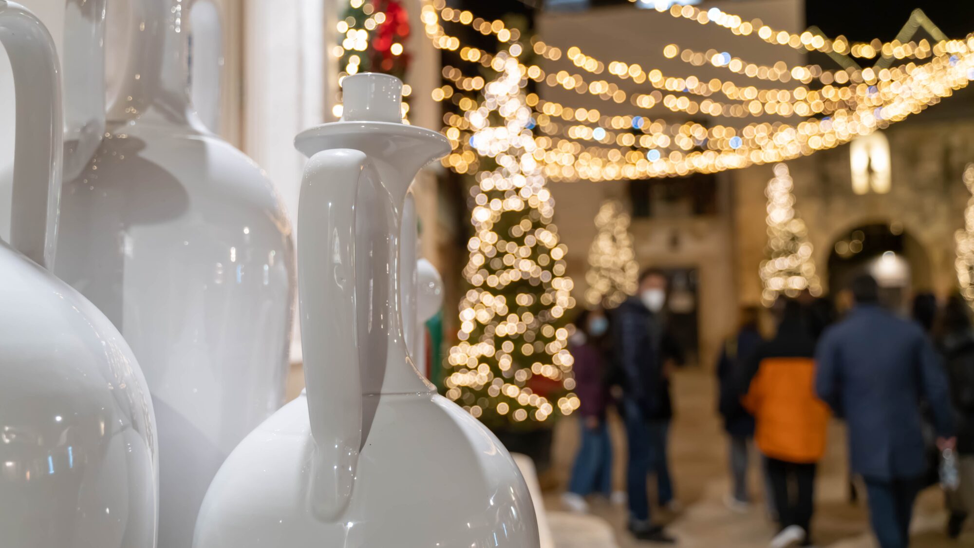 The,Christmas,Decorations,In,The,Streets,Of,Locorotondo tour in pullman Matera