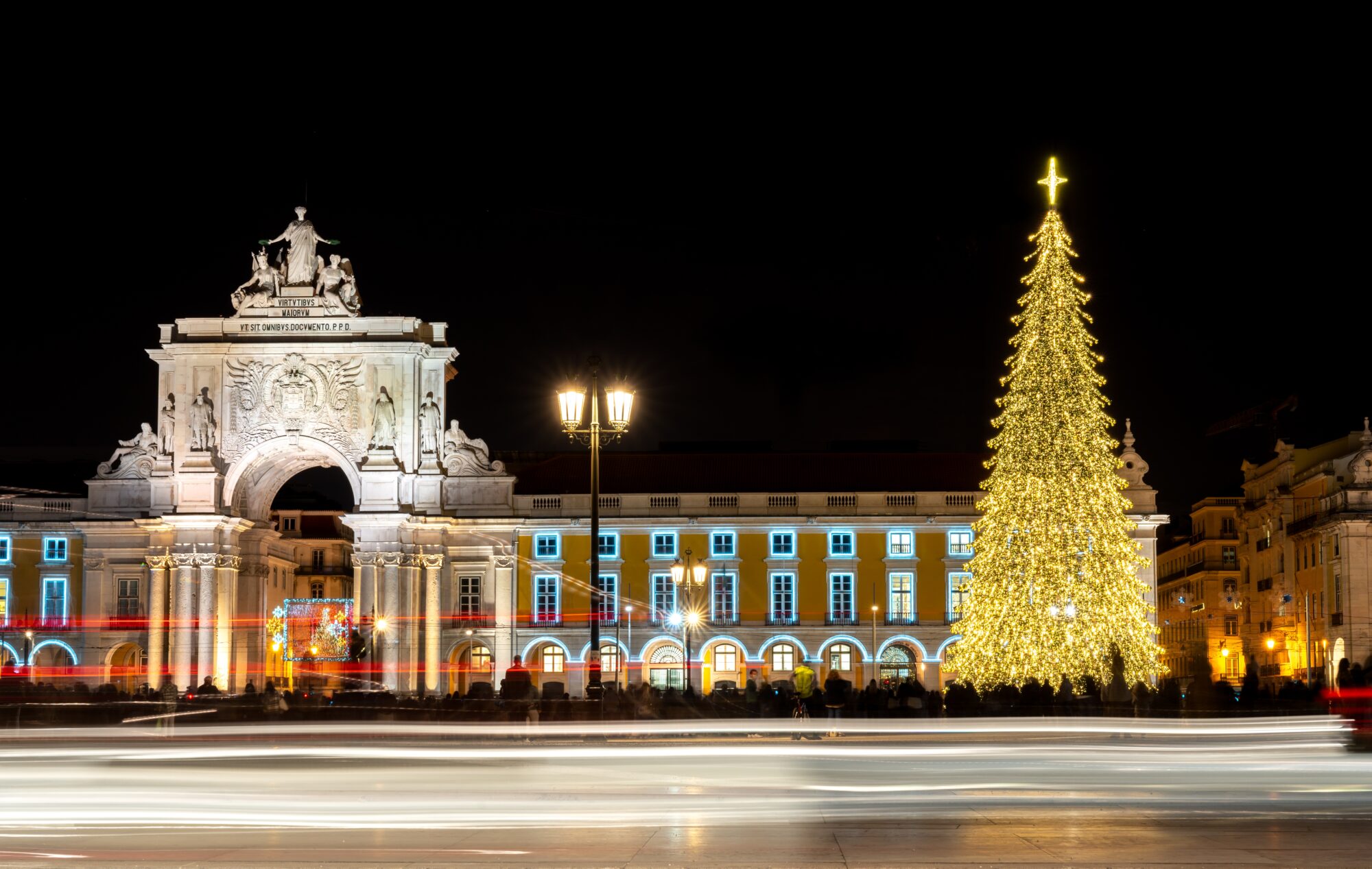 Portugal,-,Lisbon,Cityscape,At,A,Christmas,Night,-,Xmas viaggi organizzati Portogallo Capodanno