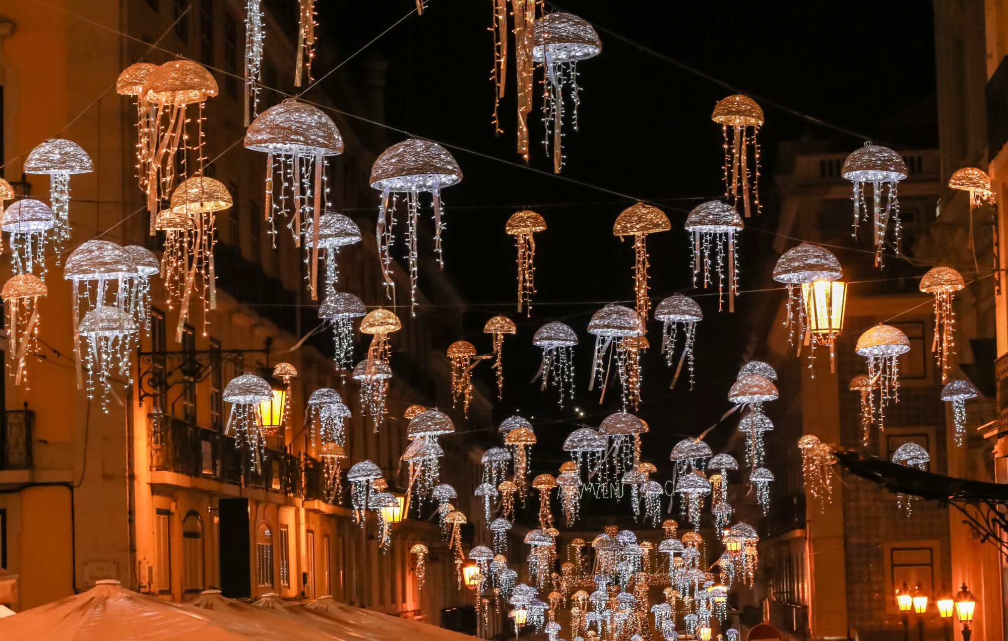 Christmas,Lights,In,The,Street,Of,Lisbon,Portugal viaggi organizzati Portogallo Capodanno