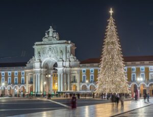 Commerce,Square,In,Lisbon,Illuminated,At,Christmas,Hyperlapse,,With,A viaggi organizzati Portogallo Capodanno