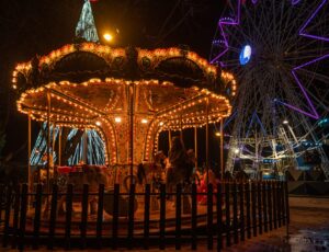 Fonte,Nova's,Garden,With,Christmas,Market,And,Colored,Ferris,Wheel tour organizzati Porto