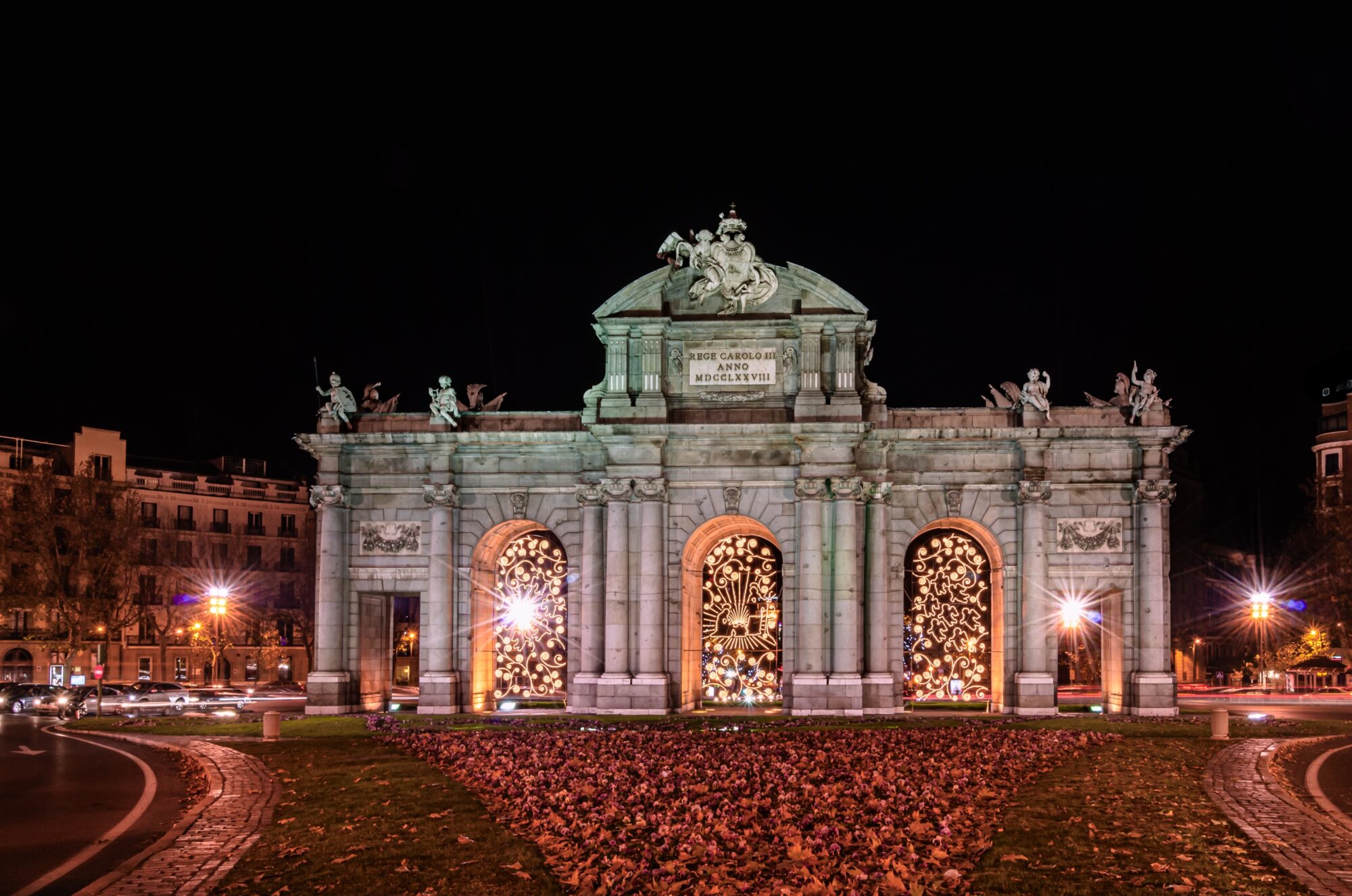 Puerta,De,Alcala,Monument,In,Madrid,,Decorated,With,Christmas,Lights tour capodanno Madrid