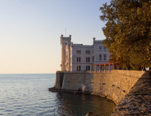 Castle,Of,Miramare,In,Trieste,,Italy,,During,A,Winter,Sunset viaggi in pullman organizzati