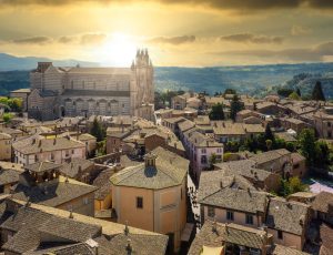 Orvieto - credit Boris Stroujko shutterstock_1734822875 tour pullman orvieto