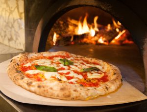 Pizza napoletana - FVPhotography shutterstock_1840514707