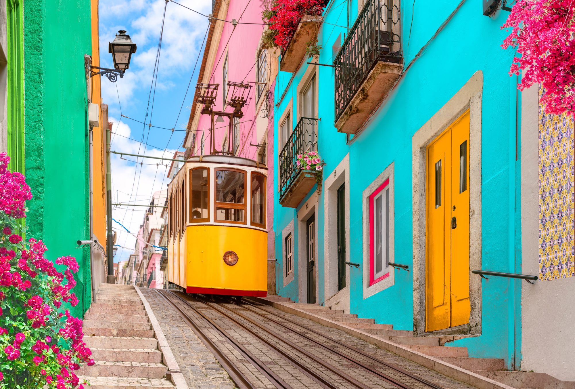 Lisbona - shutterstock_2283072393 viaggi organizzati in pullman lisbona