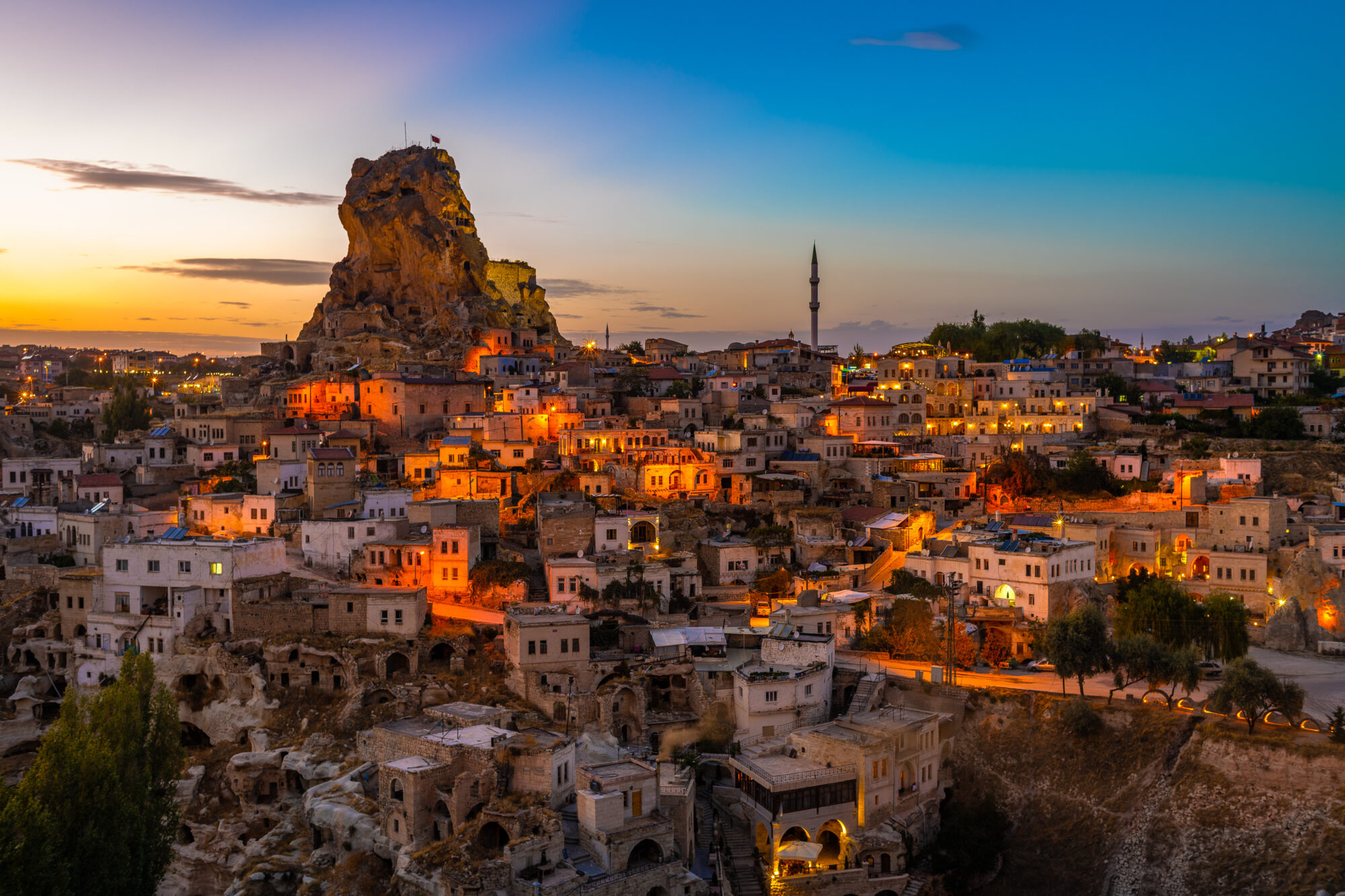 Ortahisar natural rock castle and town, Cappadocia, Turkey. viaggi in pullman organizzati