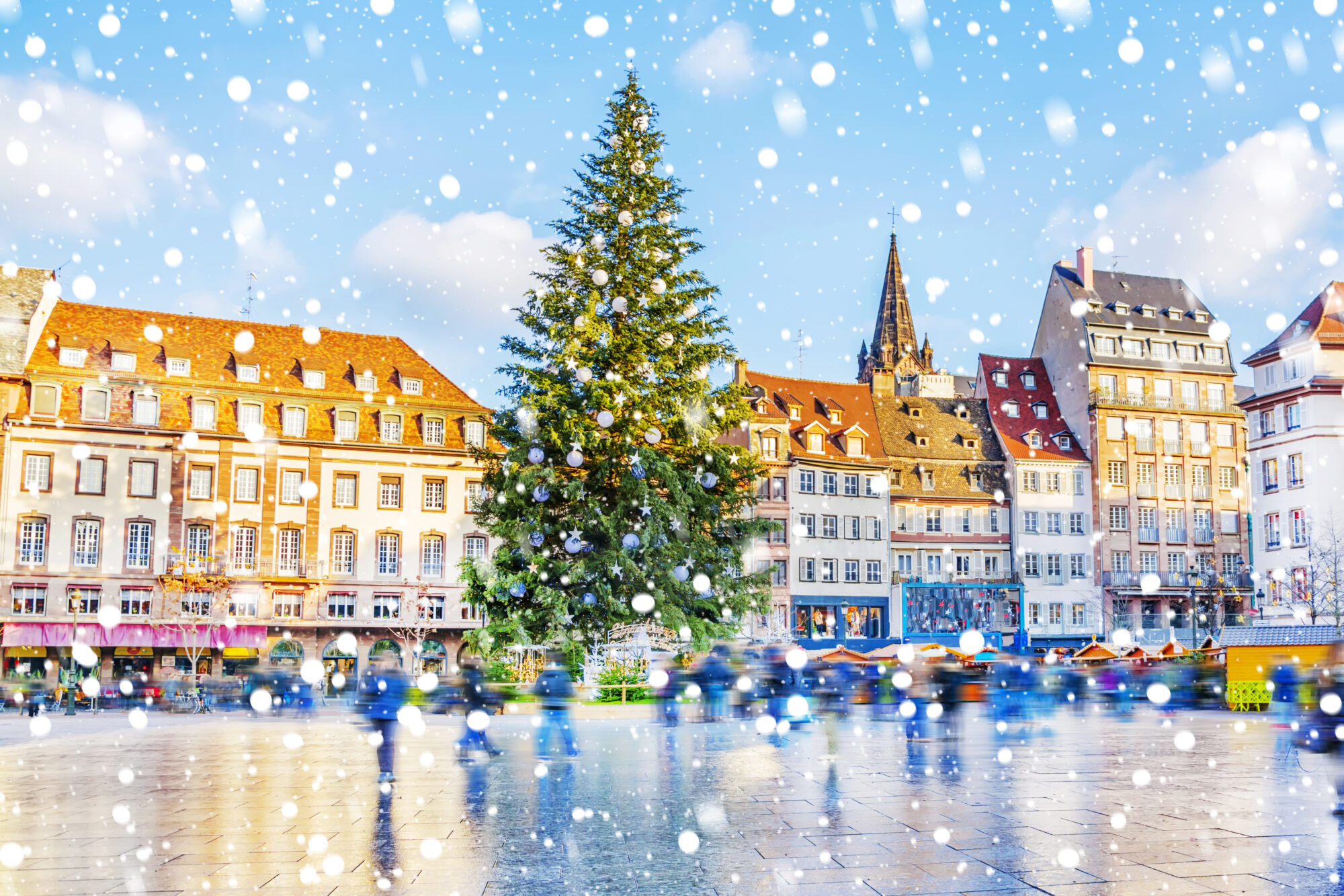 Christmas,Tree,And,Xmas,Market,At,Kleber,Square,In,Medieval tour pullman Strasburgo