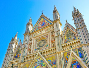 View,Of,The,Orvieto,Cathedral,With,Beautiful,Sculptures,And,Painting tour organizzati in pullman