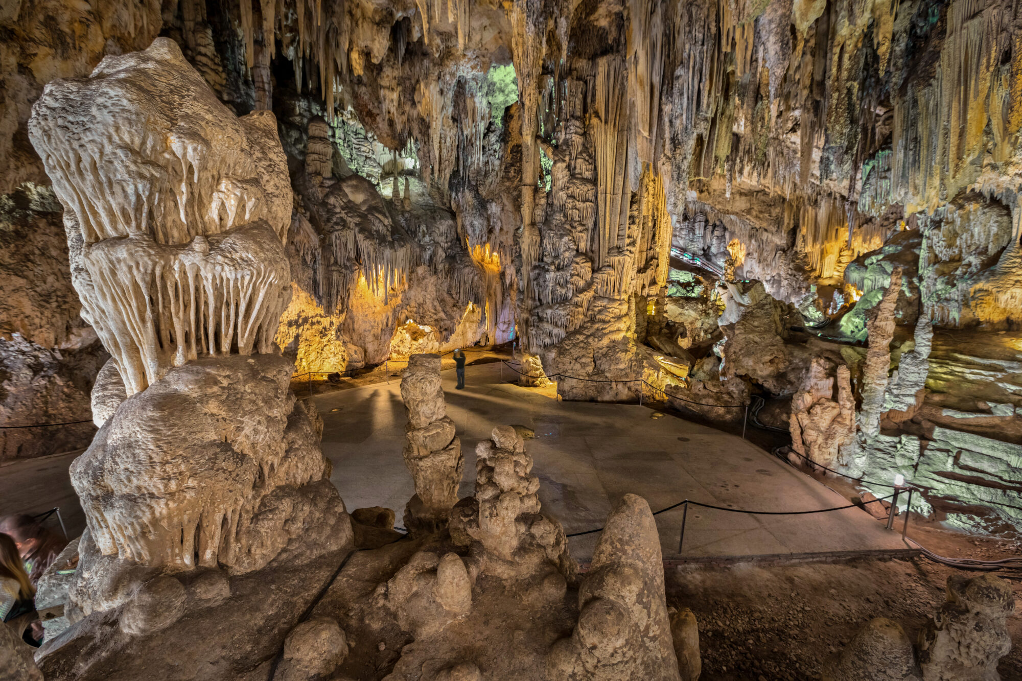 Geological,Formations,In,Famous,Nerja,Cave,,Andalusia,,Spain pullman viaggi organizzati andalusia