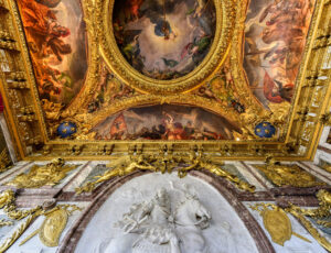The,Famous,Palace,Of,Versailles,In,France. tour parigi