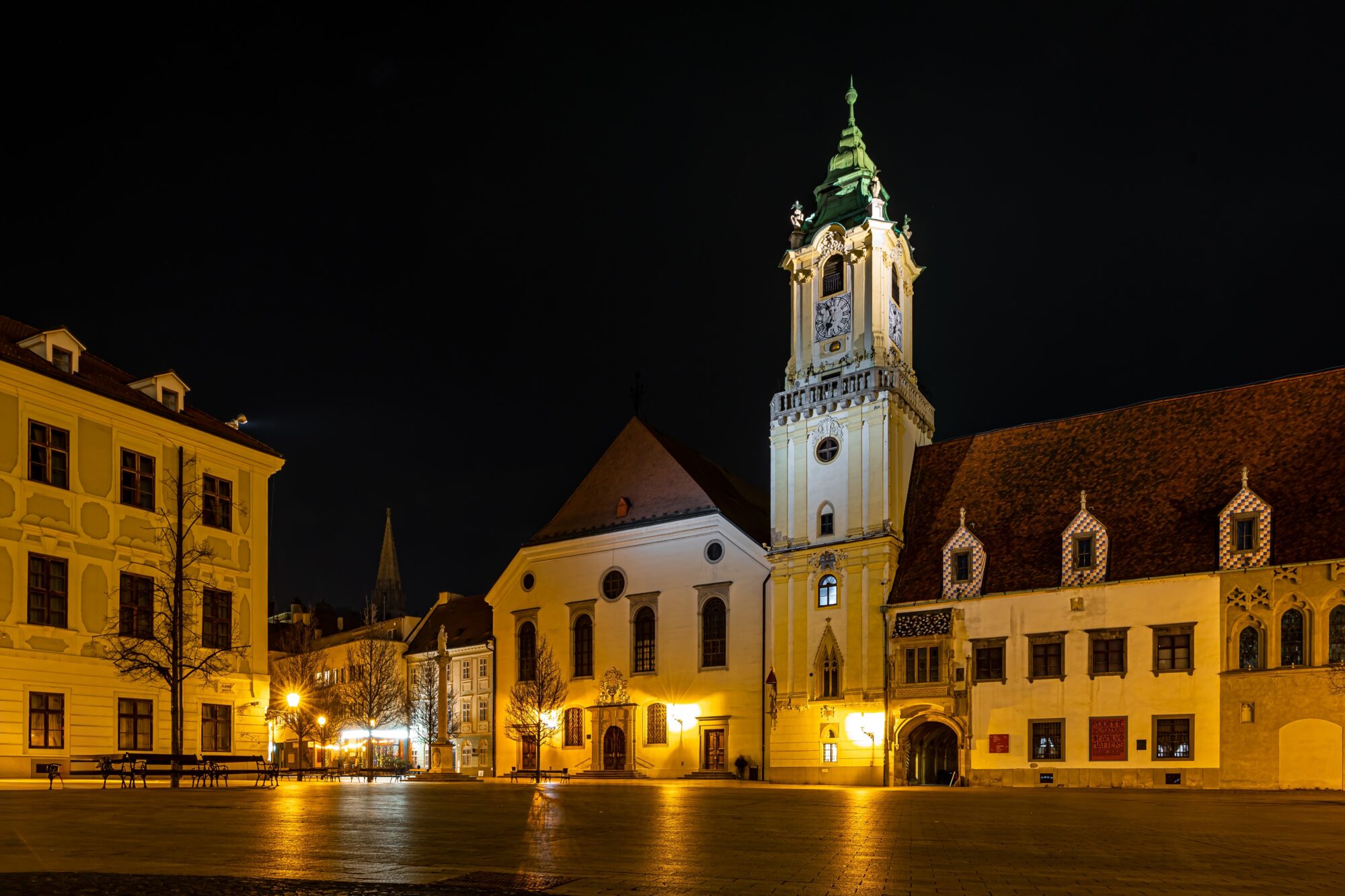 Warm,Night,View,Of,Bratislava,Old,Town,With,Illuminated,Church tour Bratislava