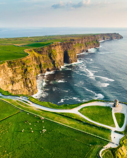 World famous Cliffs of Moher, one of the most popular tourist destinations in Ireland. Aerial view of known tourist attraction on Wild Atlantic Way in County Clare. viaggi culturali organizzati