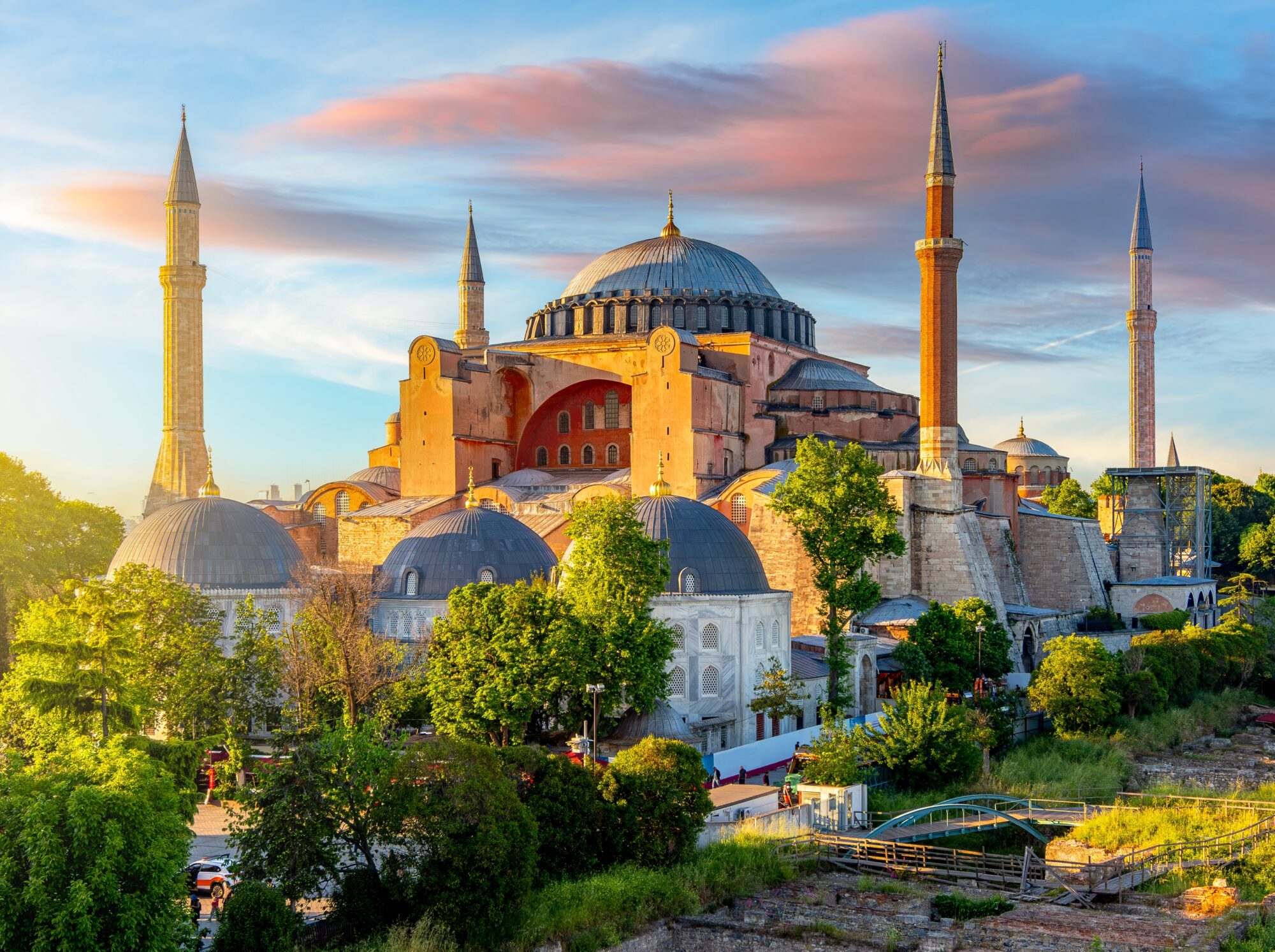 Hagia,Sophia,Grand,Mosque,In,Center,Of,Istanbul,At,Sunset, viaggi culturali organizzati