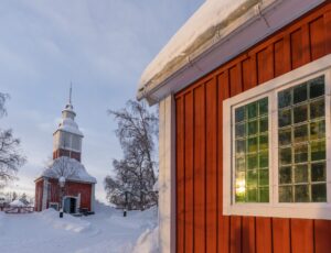 The,Jukkasjarvi,Church,,Small,Wooden,Building.,Winters,Season.,Jukkasjarvi,,Kiruna, viaggi culturali tour in lapponia