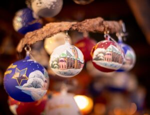 Christmas,Decorations,At,The,Christmas,Market,,Bolzano,,Italy viaggi pullman organizzati