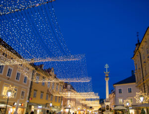 Klagenfurt,,Carinthia,,Austria,-,Main,Street,Christmas,Season,Lights,Decoration tour organizzati in austria