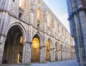 Cathedral,Of,San,Galgano,In,The,Tuscan,Countryside,In,Italy viaggi culturali
